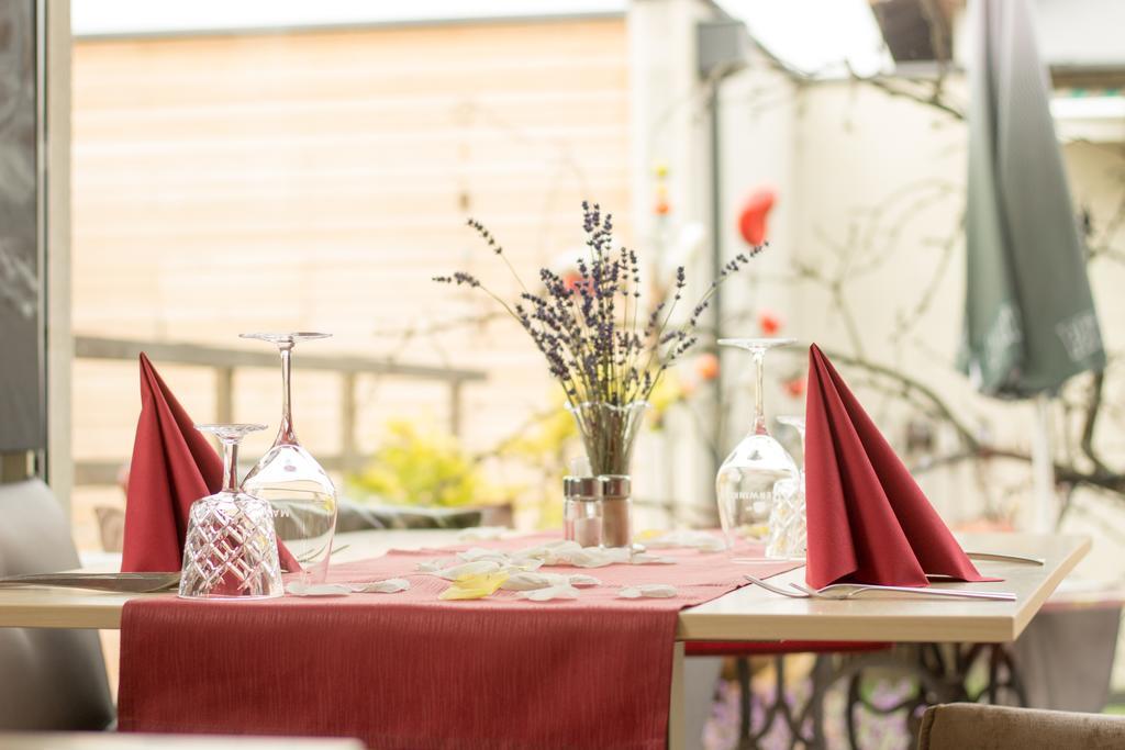 Malerwinkl Restaurant + Kunsthotel Hatzendorf Eksteriør bilde