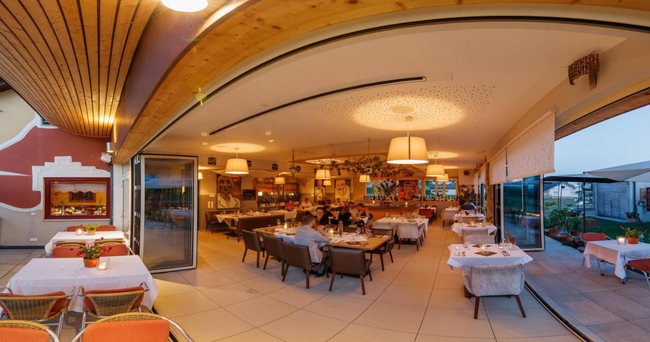 Malerwinkl Restaurant + Kunsthotel Hatzendorf Eksteriør bilde